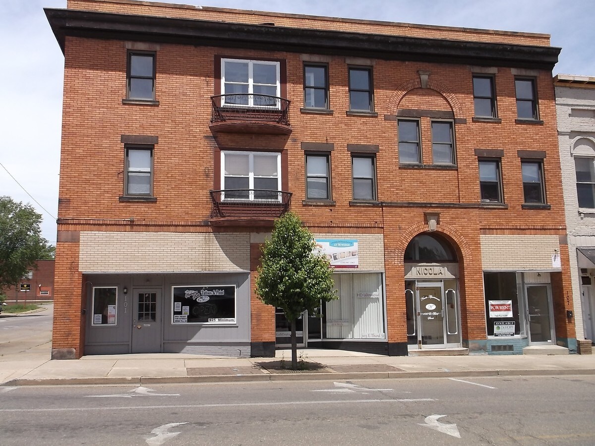 101107 E 3rd St, Uhrichsville, OH 44683