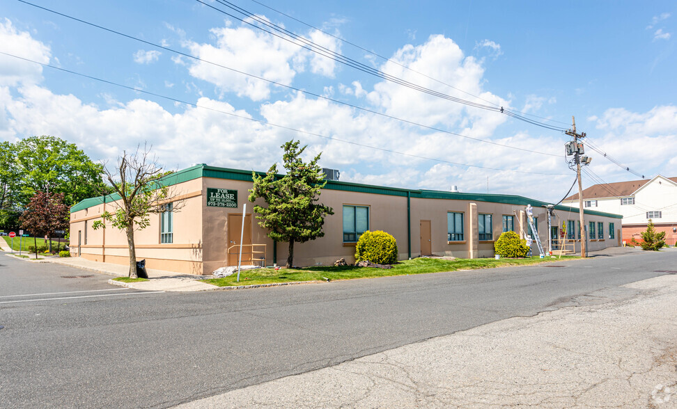 550 Springfield Ave, Berkeley Heights, NJ for lease - Building Photo - Image 2 of 3