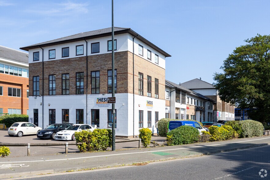 Gatwick Rd, Crawley for sale - Primary Photo - Image 1 of 1
