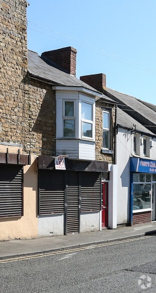 Retail property (high street) portfolio of 2 properties for sale on LoopNet.com - Primary Photo - Image 2 of 2