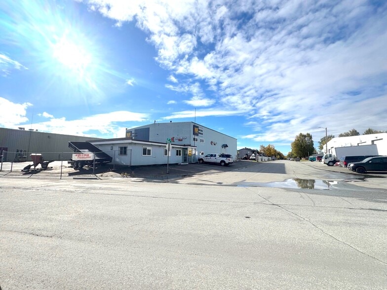 1800 W 47th Ave, Anchorage, AK for sale - Primary Photo - Image 1 of 10