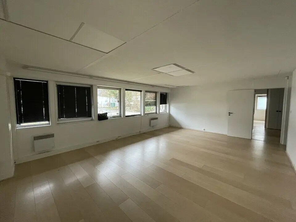 Location Bureaux 116 m² - Photo 1