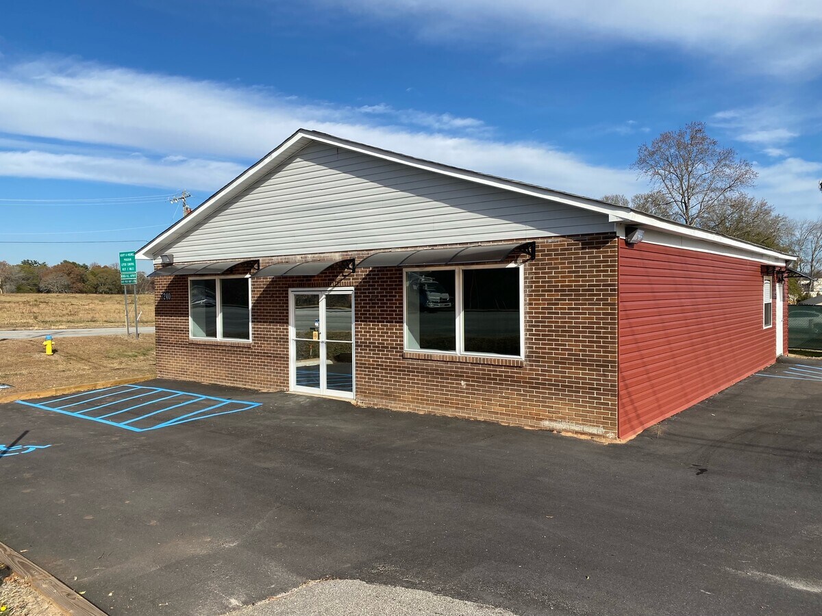 7240 White Horse Rd, Greenville, SC 29611