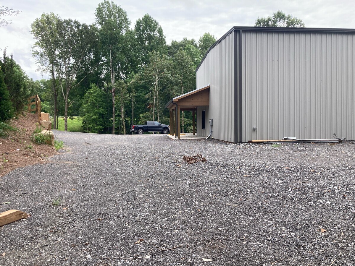 209 Hogan Pond Ln, Ball Ground, GA 30107