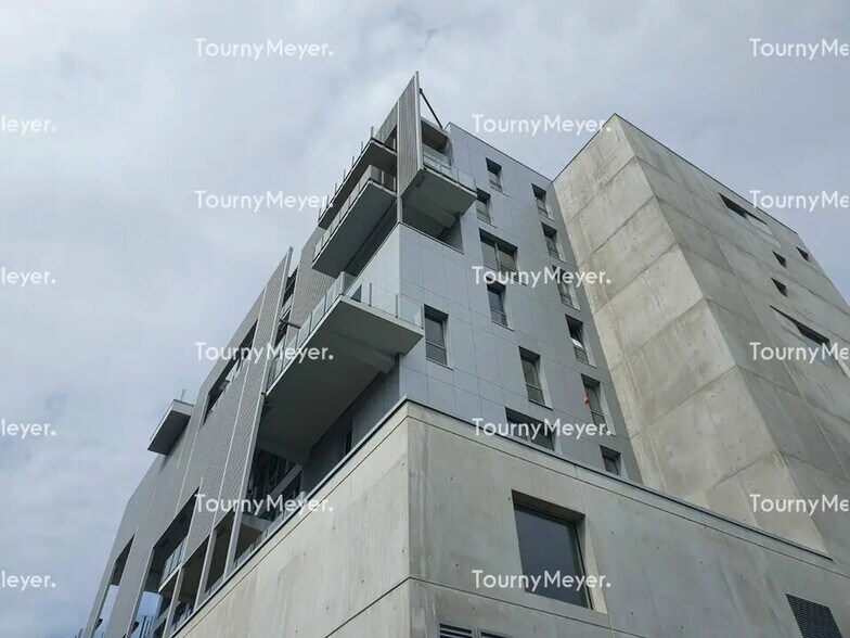 Office in Lorient for lease - Building Photo - Image 2 of 6