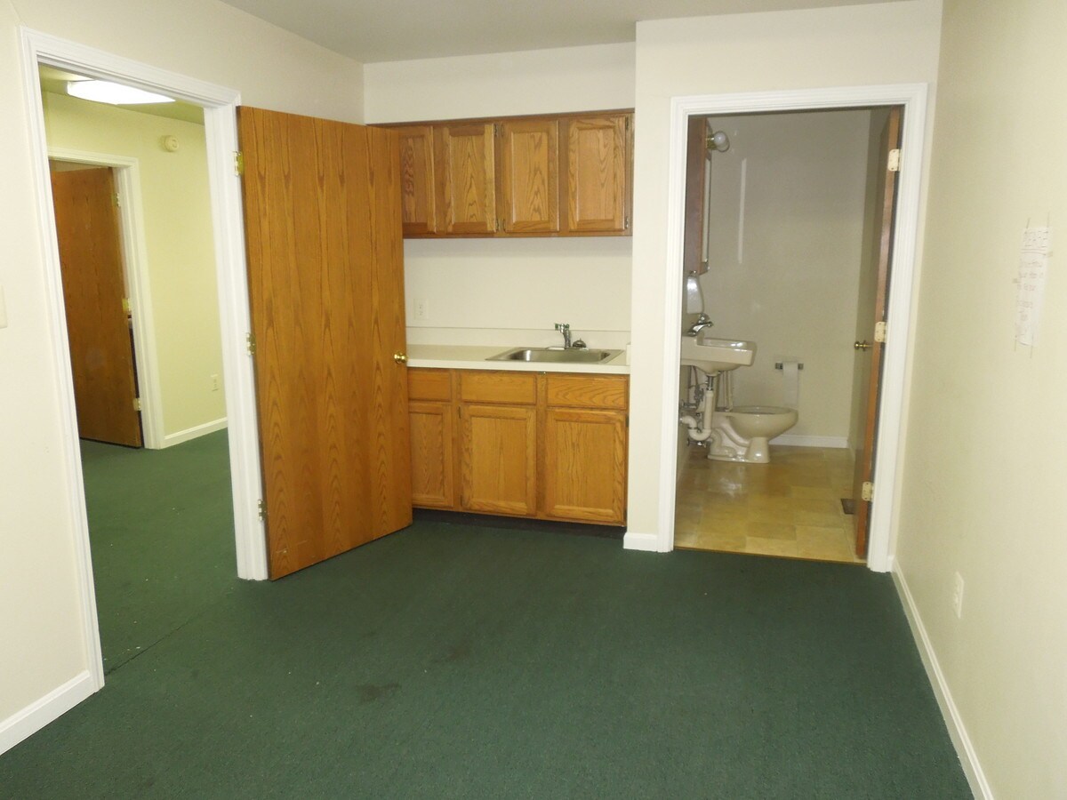 255 Riverside Dr, Bassett, VA 24055