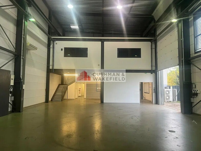 Office in Nîmes for lease - Interior Photo - Image 2 of 3