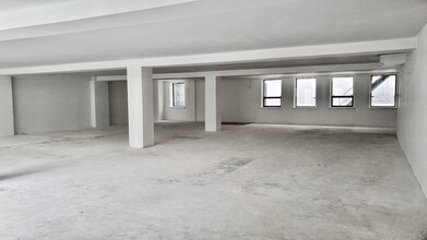 221-229 Rue Notre-Dame O, Montréal, QC for lease Interior Photo- Image 2 of 4