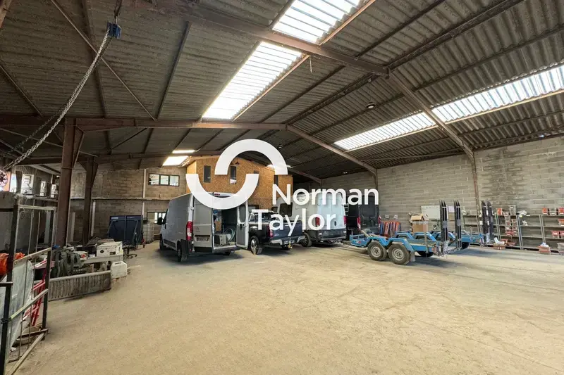 Flex in Lunel for lease Interior Photo- Image 1 of 8