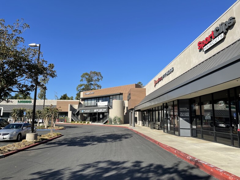 2941 Cochran St, Simi Valley, CA for lease - Building Photo - Image 2 of 4