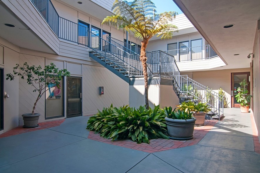 737 Pearl St, La Jolla, CA for lease - Building Photo - Image 2 of 21
