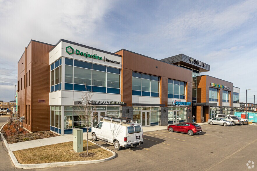 8305 Chappelle Way SW, Edmonton, AB for sale - Primary Photo - Image 2 of 5
