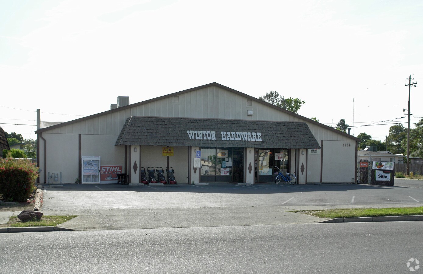 6852 N Winton Way, Winton, CA 95388 Winton Hardware Store