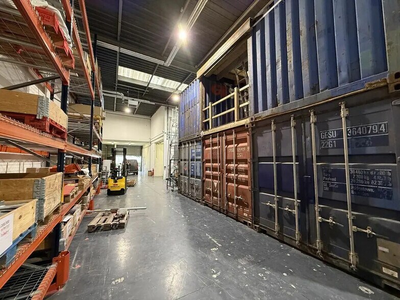 Office in Aubervilliers for lease - Building Photo - Image 2 of 7