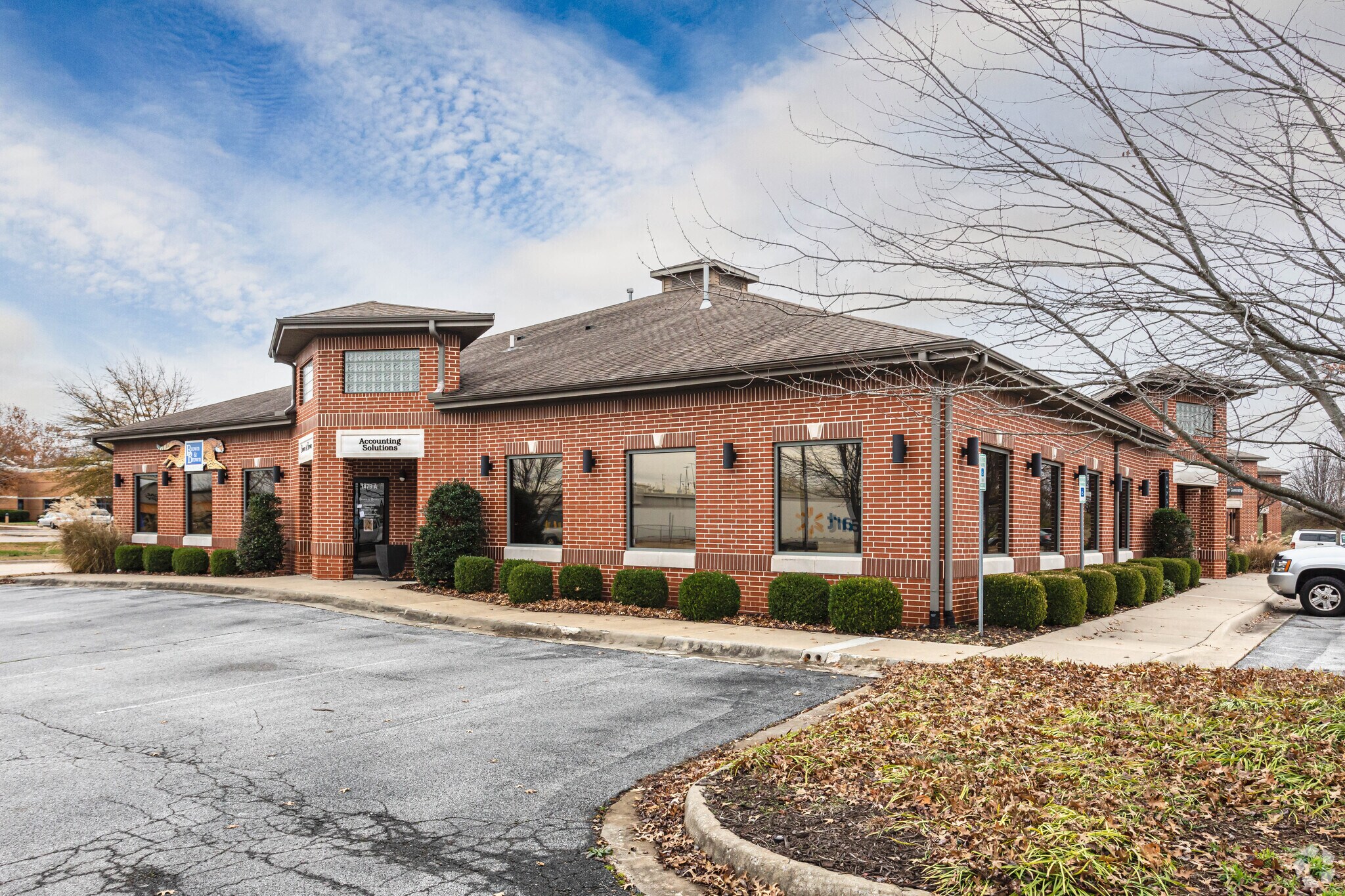 1479 Executive Pl, Springdale, AR for sale Primary Photo- Image 1 of 34