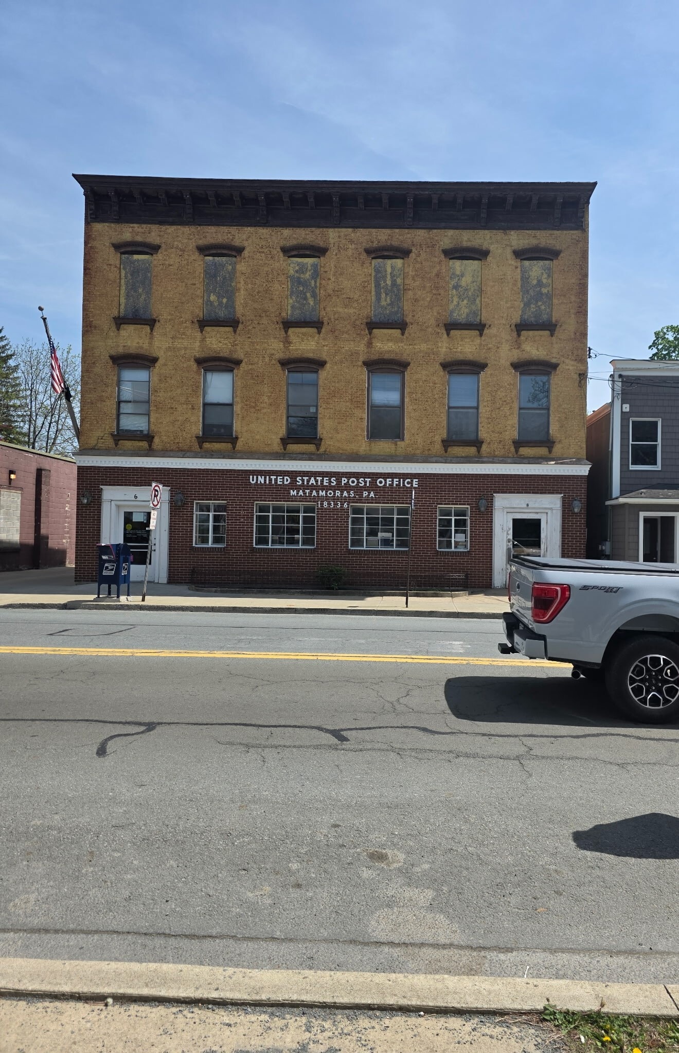 8 Pennsylvania Ave, Matamoras, PA for lease Building Photo- Image 1 of 9