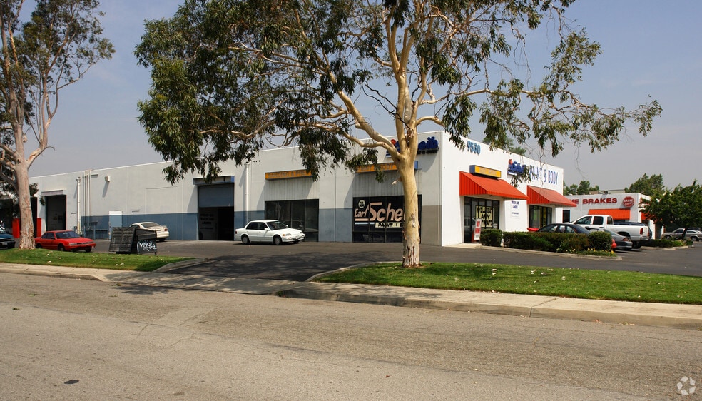9530 Sierra Ave, Fontana, CA for lease - Building Photo - Image 2 of 4