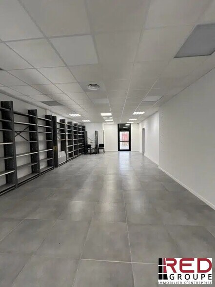 Retail in Aix-en-Provence for lease - Building Photo - Image 3 of 6