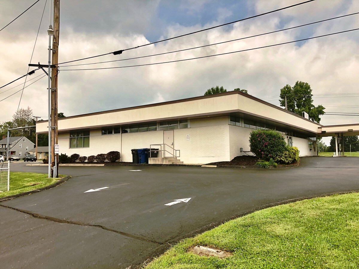 1041 W Main St, Newark, OH 43055