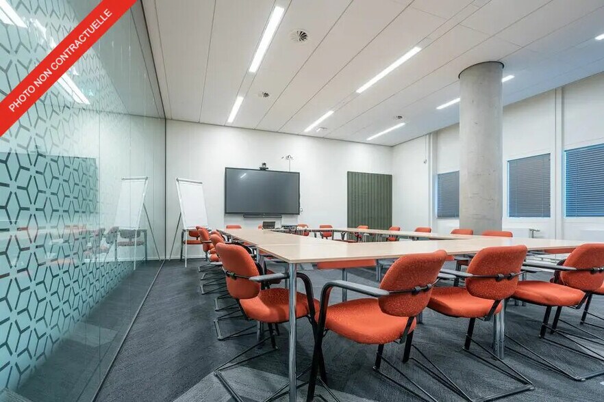 Office in  for lease - Interior Photo - Image 2 of 4