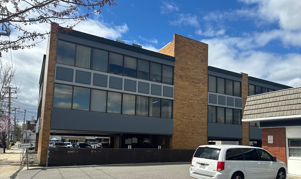 399 Conklin St, Farmingdale, NY for lease - Building Photo - Image 3 of 6