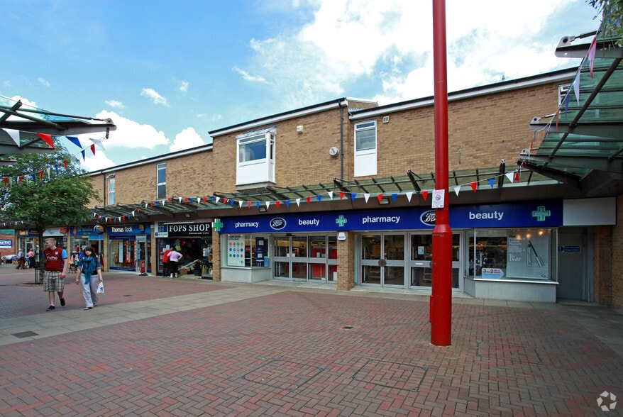 Bowen Sq, Daventry for lease - Building Photo - Image 3 of 19