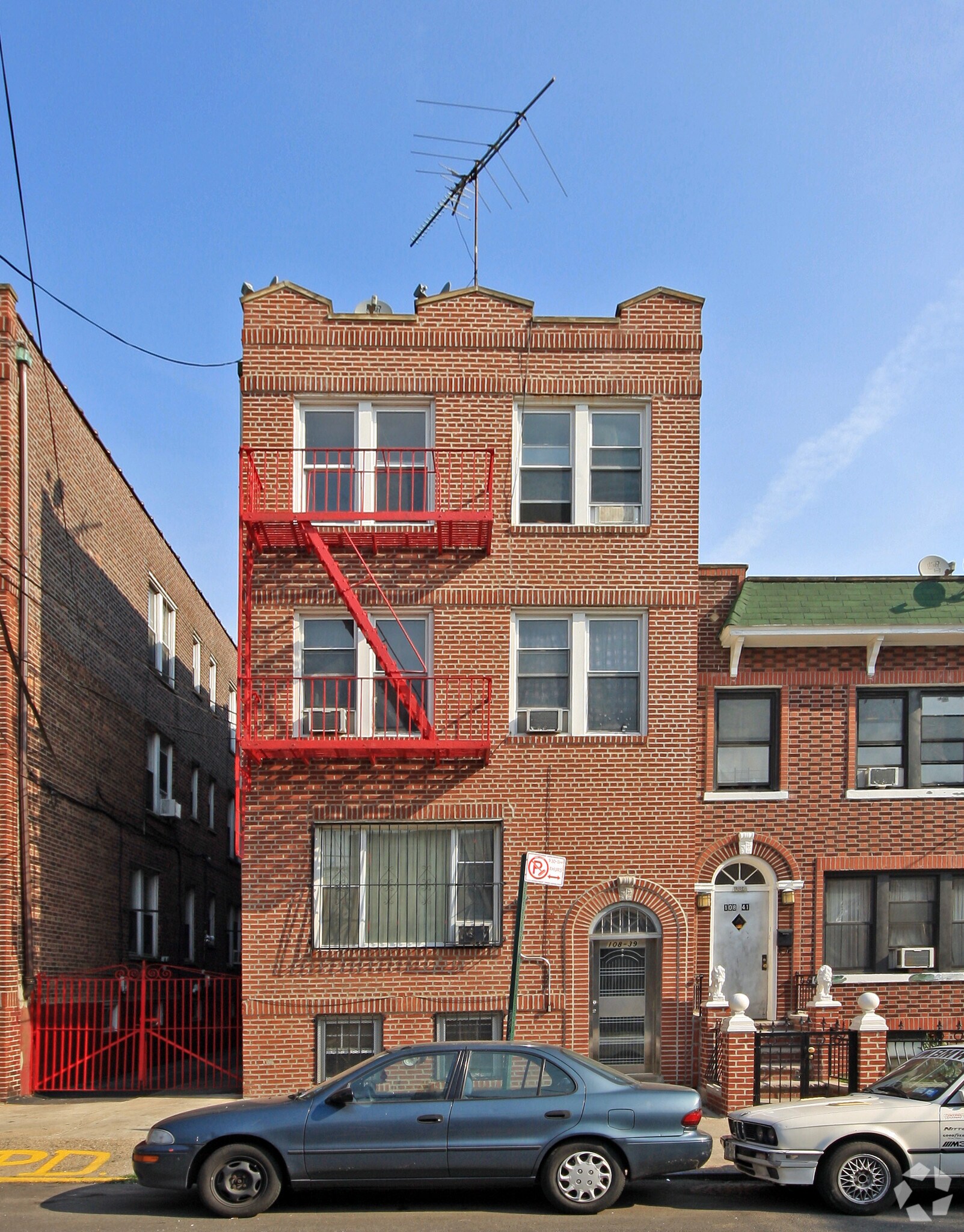 108-39 42nd Ave, Flushing, NY for sale Primary Photo- Image 1 of 1