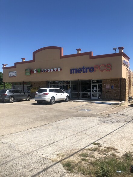 4910 Broadway Ave, Haltom City, TX for lease - Building Photo - Image 2 of 5