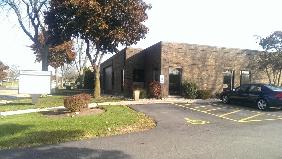 4201 Grove Ave, Gurnee, IL for lease - Building Photo - Image 3 of 3