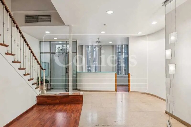 Office in Marseille for sale - Interior Photo - Image 1 of 9