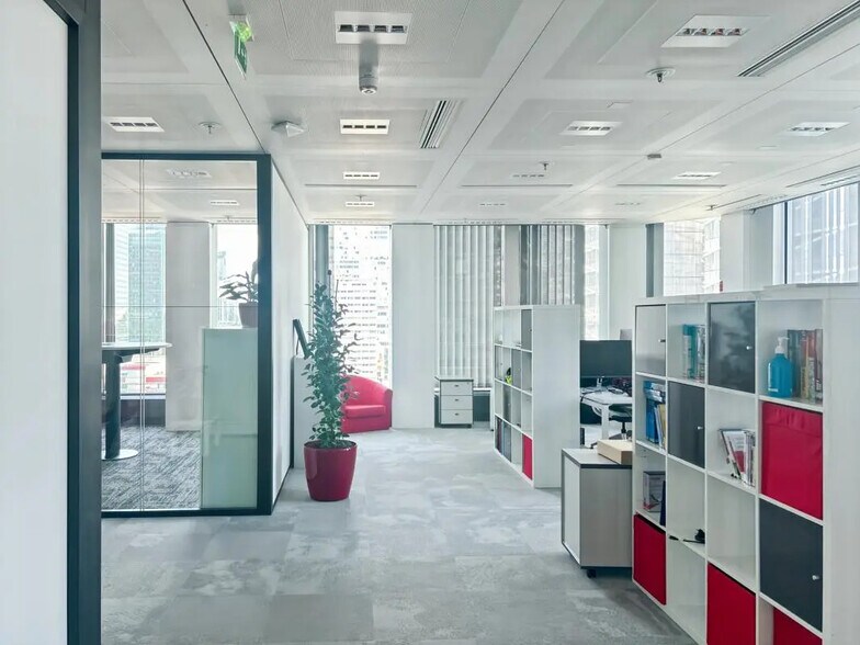 16 Place De L'Iris, Courbevoie for lease - Building Photo - Image 2 of 31