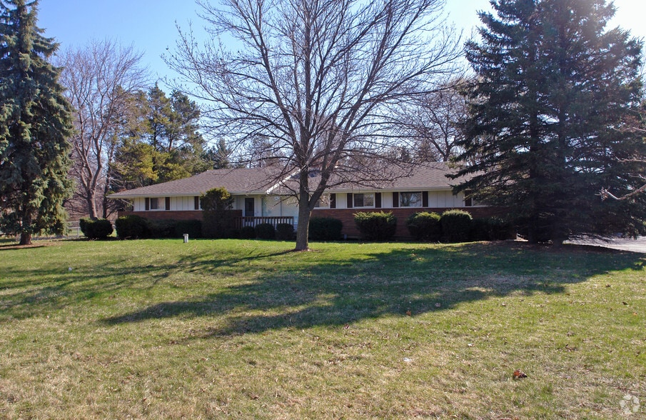 1061 S Lapeer Rd, Lapeer, MI 48446