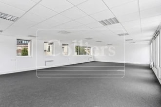 8 Rue Edouard Naud, Issy-les-Moulineaux for lease Interior Photo- Image 2 of 14