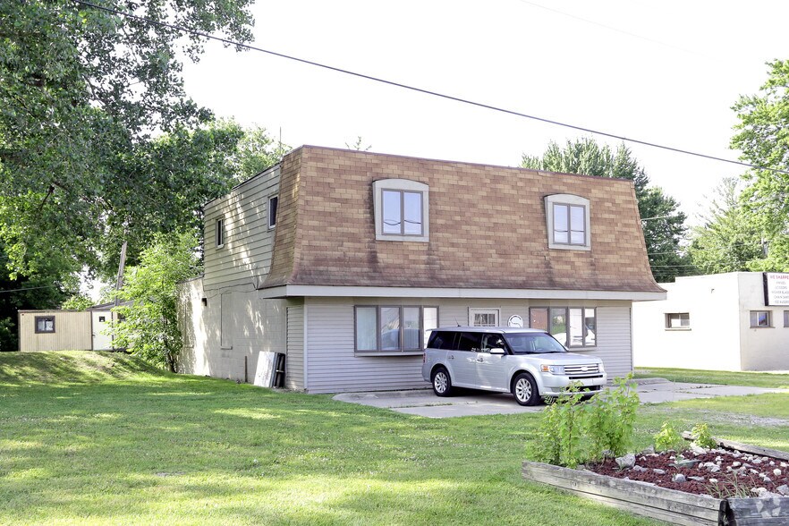 47520 Jefferson Ave, Chesterfield, MI 48047