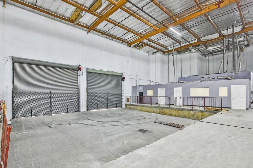 2250 Maple Ave, Los Angeles, CA for lease Interior Photo- Image 1 of 3