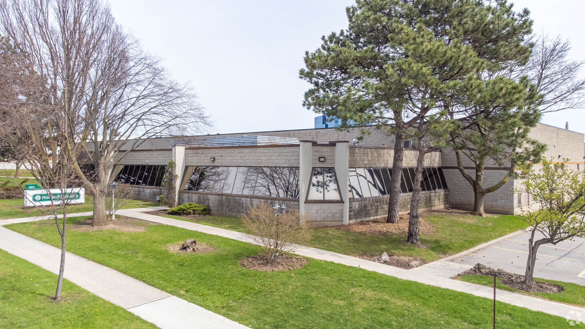 601 Gordon Baker Rd, Toronto, ON for sale Primary Photo- Image 1 of 1