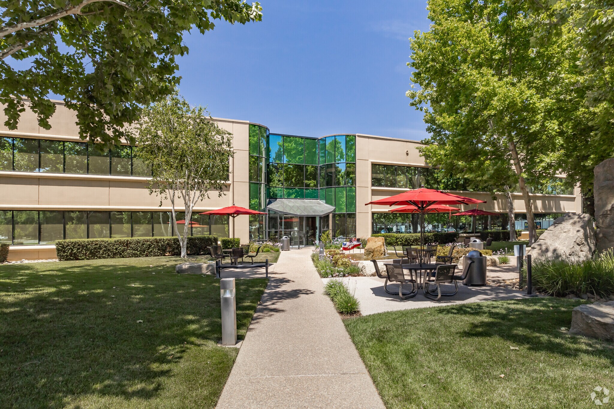 2150 River Plaza Dr, Sacramento, CA 95833 Gateway Oaks Corporate