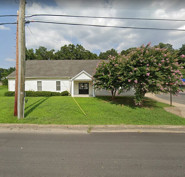 1117 W Nine Mile Rd, Highland Springs, VA 23075