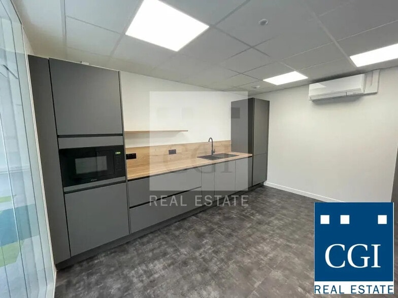 Office in Seyssins for lease - Interior Photo - Image 3 of 4