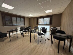 Office in Beauvais for lease Interior Photo- Image 2 of 7