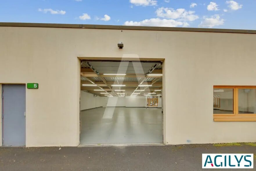 Flex in Croissy-Beaubourg for lease - Building Photo - Image 3 of 5