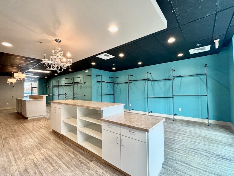 1127 Broadway St NE, Salem, OR for lease - Building Photo - Image 2 of 12