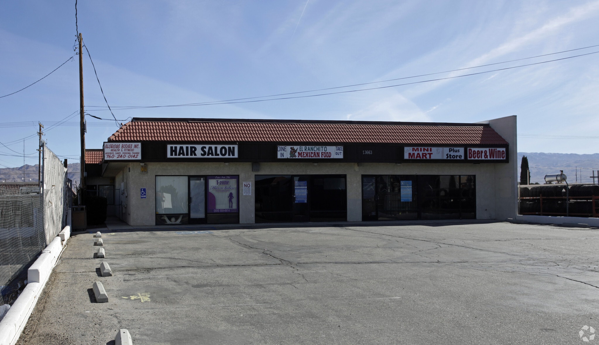 13663 Navajo Rd, Apple Valley, CA for lease Primary Photo- Image 1 of 5