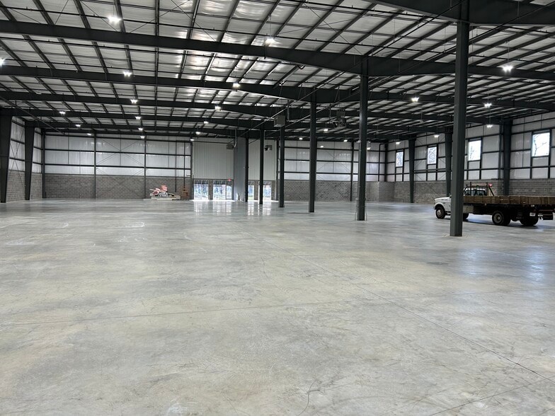 6441 Ladd Ave, Louisville, KY for sale - Interior Photo - Image 3 of 4