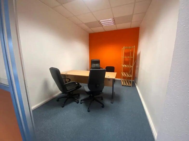 Office in Saint-Étienne for lease - Interior Photo - Image 2 of 6