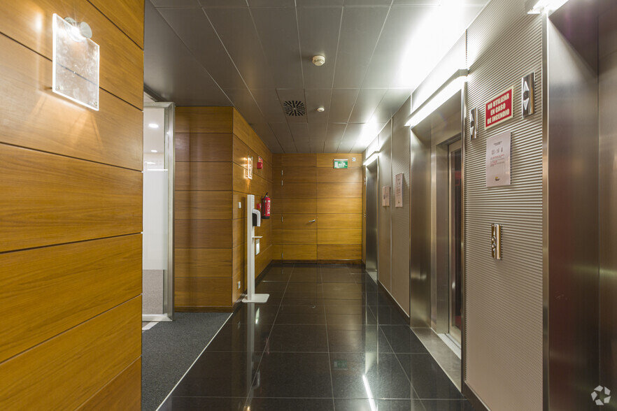 Plaza de la Lealtad, 4, Madrid, Madrid for lease - Building Photo - Image 3 of 5