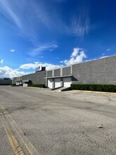 7860-7960 NW 76th Ave, Medley, FL for lease Building Photo- Image 2 of 4
