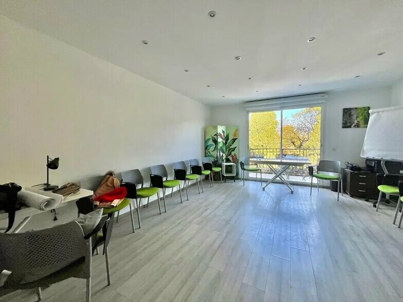 Office in Grasse for lease - Interior Photo - Image 1 of 4