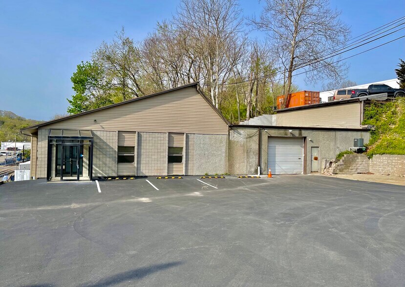 951 Killarney Dr, Pittsburgh, PA 15234