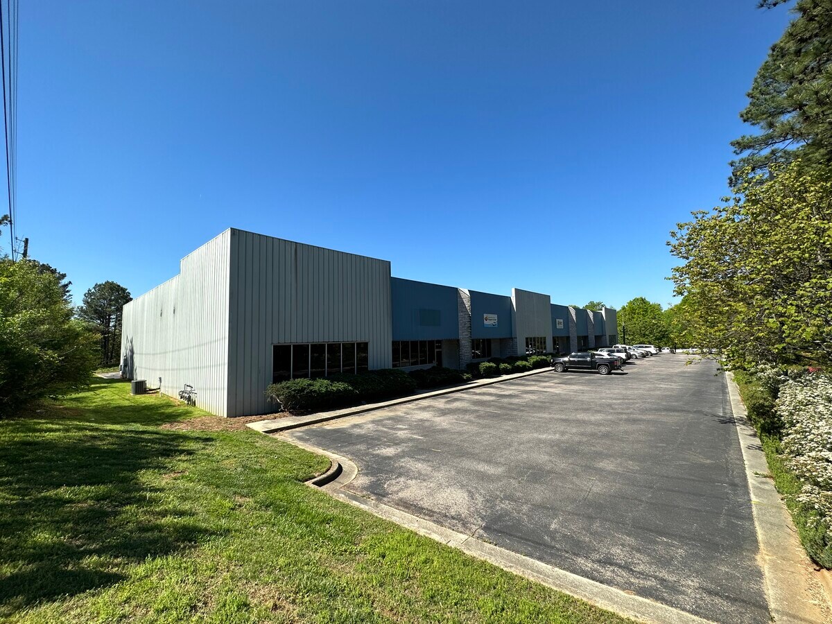 6101 Westgate Rd, Raleigh, NC 27617